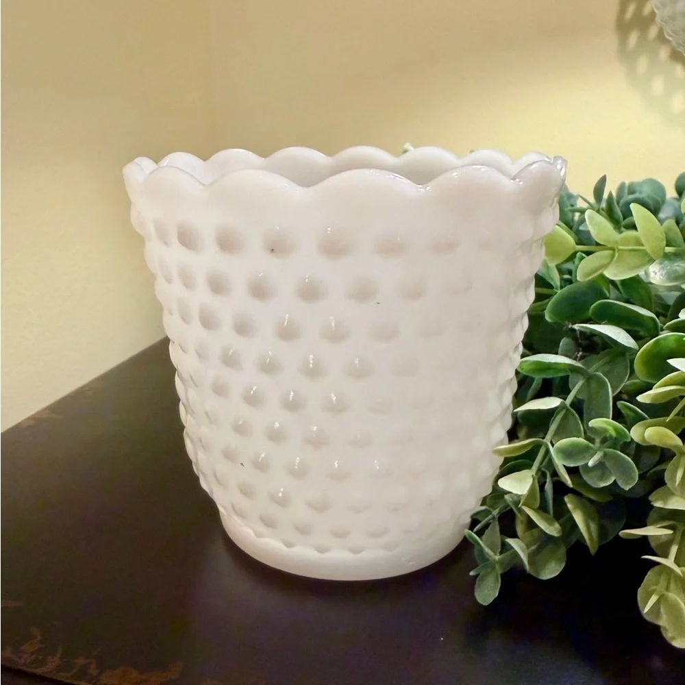 VINTAGE, FIRE KING, WHITE MILK GLASS, HOBNAIL & BARS PLANTER. 4 3/4”W X 4 3/8”H